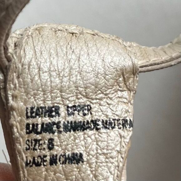 Very Volatile Women’s Beaded Ankle Strap Wedge Heels Cream Tan Size 6 - Picture 8 of 9